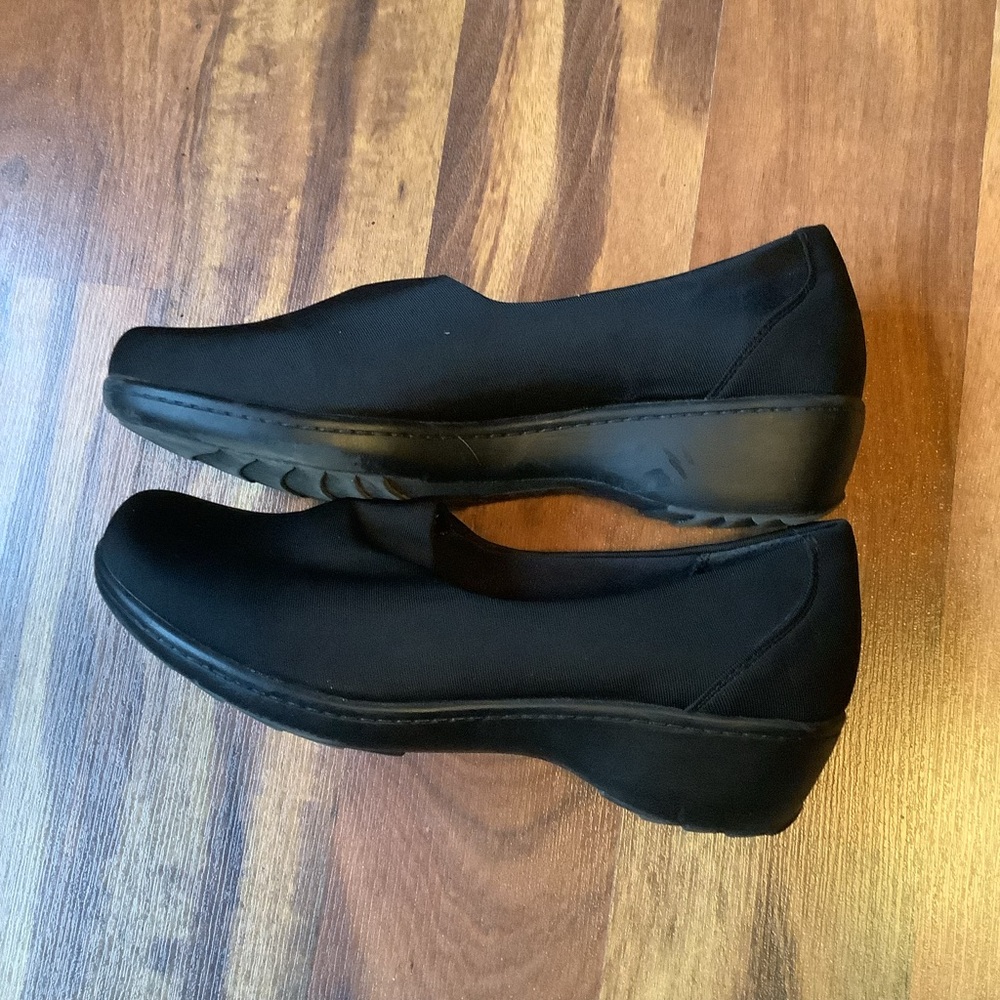 Yuu Size 8 Ashlay Black Stretchy Fabric Slip On Wedge Shoes - Picture 6 of 11